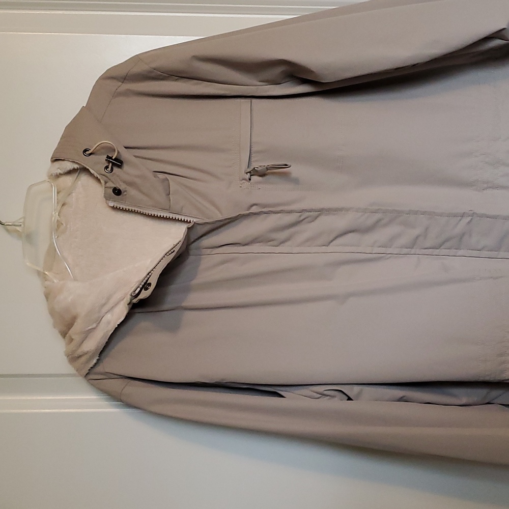 🟧 Water Resistant Jacket